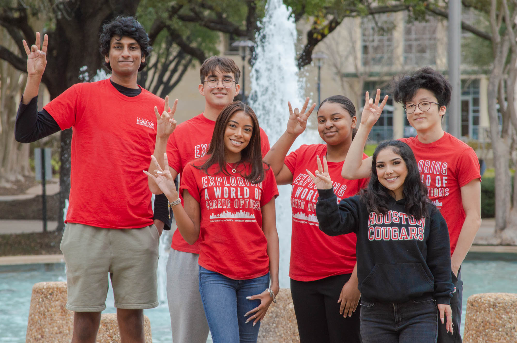 6
students
wearing
UH
Red
T-shirts