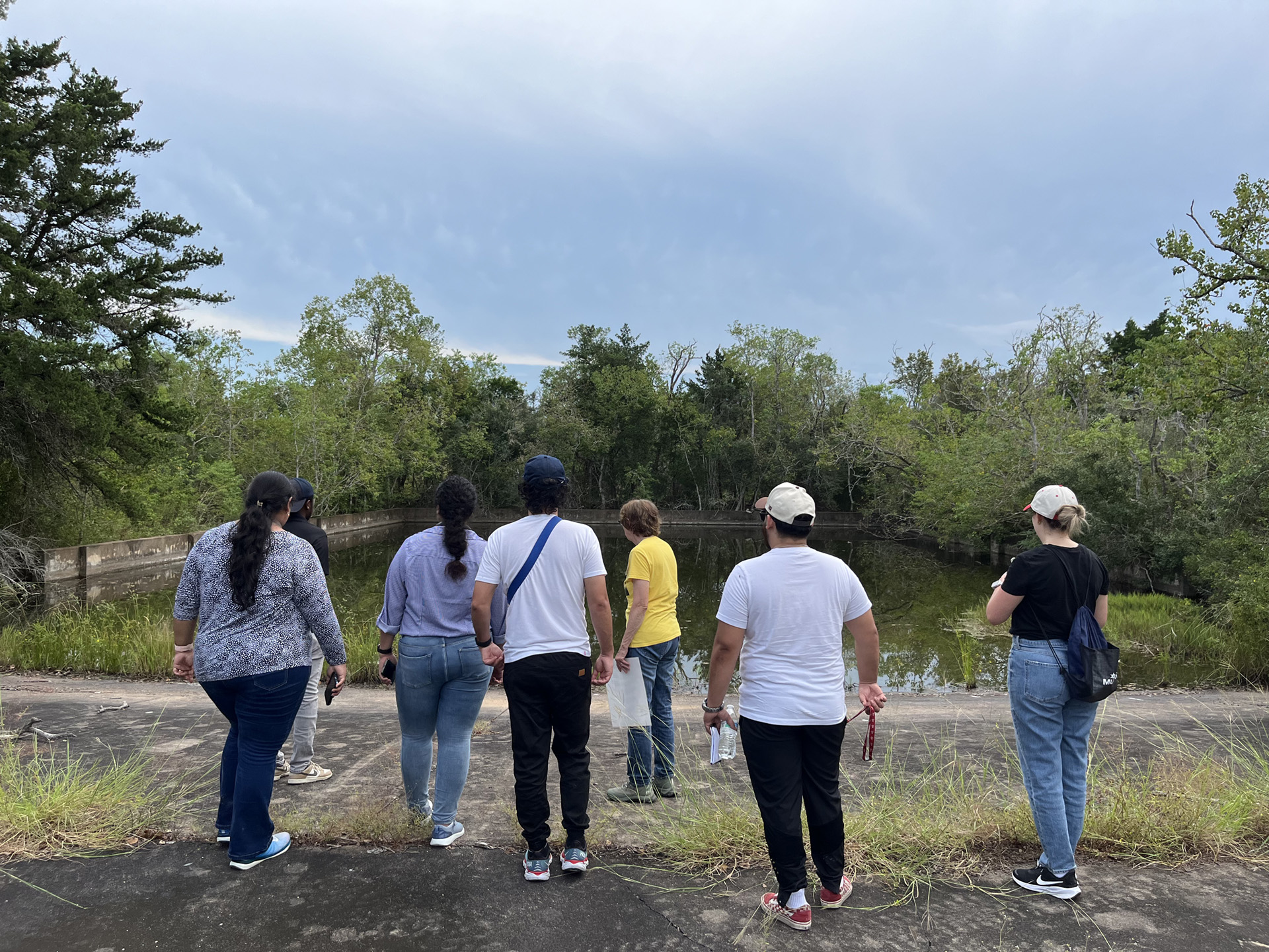 Students visiting the UH Coastal Center
