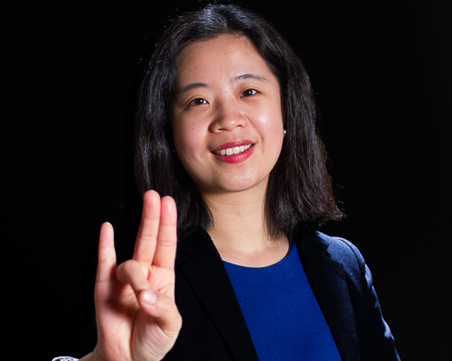 Dr. Wenlin Liu holding hand in Coogs Sign