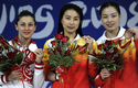 (L-R) Silver medallist Yulia Pakhalina of Russia, gold medallist Guo Jingjing of China and bronze medallist Wu Minxia pose with their medals after the women's 3m springboard diving final at the National Aquatics Center on August 17, 2008.