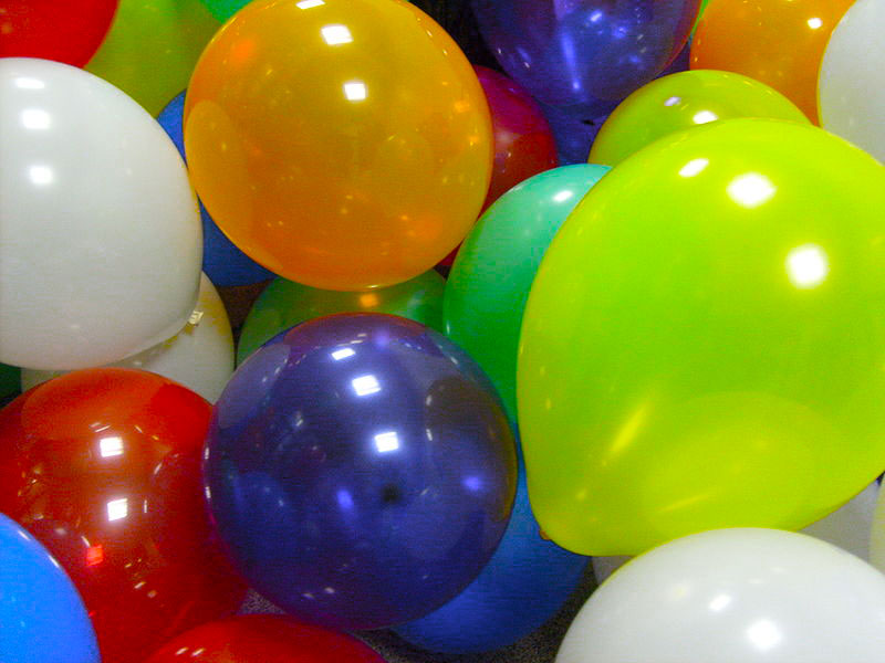 800px-inflatableballoons-alter.jpg