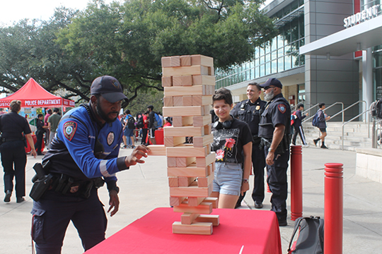 UHPD’s National Night Out Connects Students with Officers