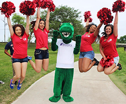 Cheerleaders and mascot at the BOUNCE 5K 2015