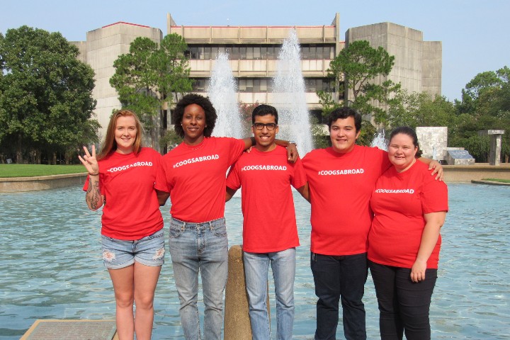 Global Guides in front of UH campus Cullen Fountain