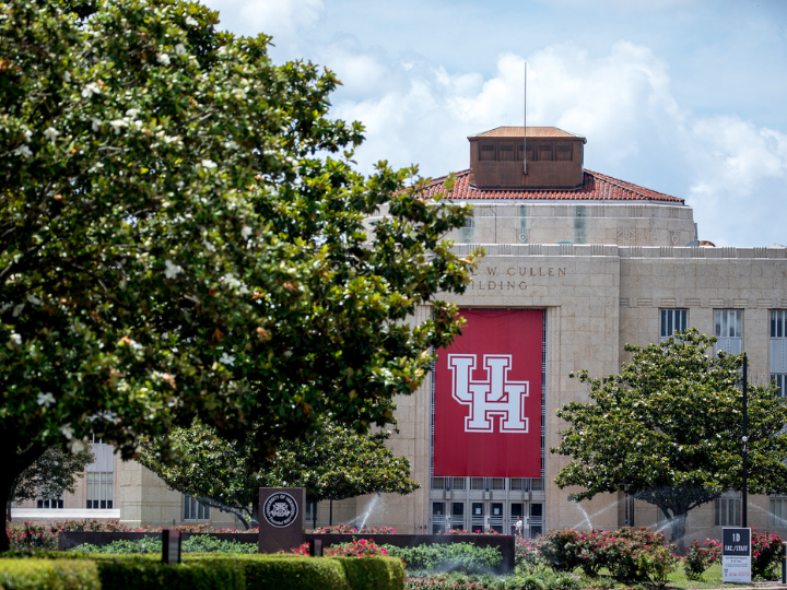 U.S. News & World Report Ranks UH Among Best Colleges for 2021