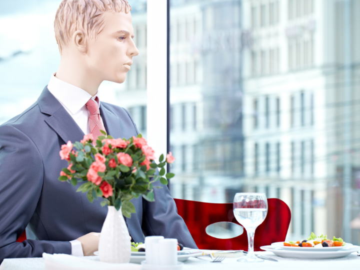 Customers Prefer Partitions Over Mannequins in Socially-Distanced Dining Rooms