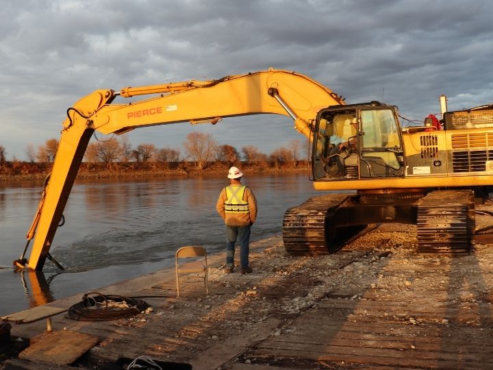 Photo of a dredging operation in Kansas City