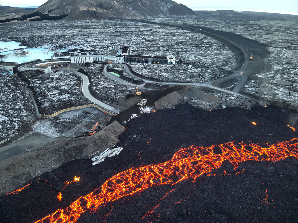 Heavy machinery building walls to protect the power plant and the blue lagoon from lava during the eruption that started on November 20th, 2024.