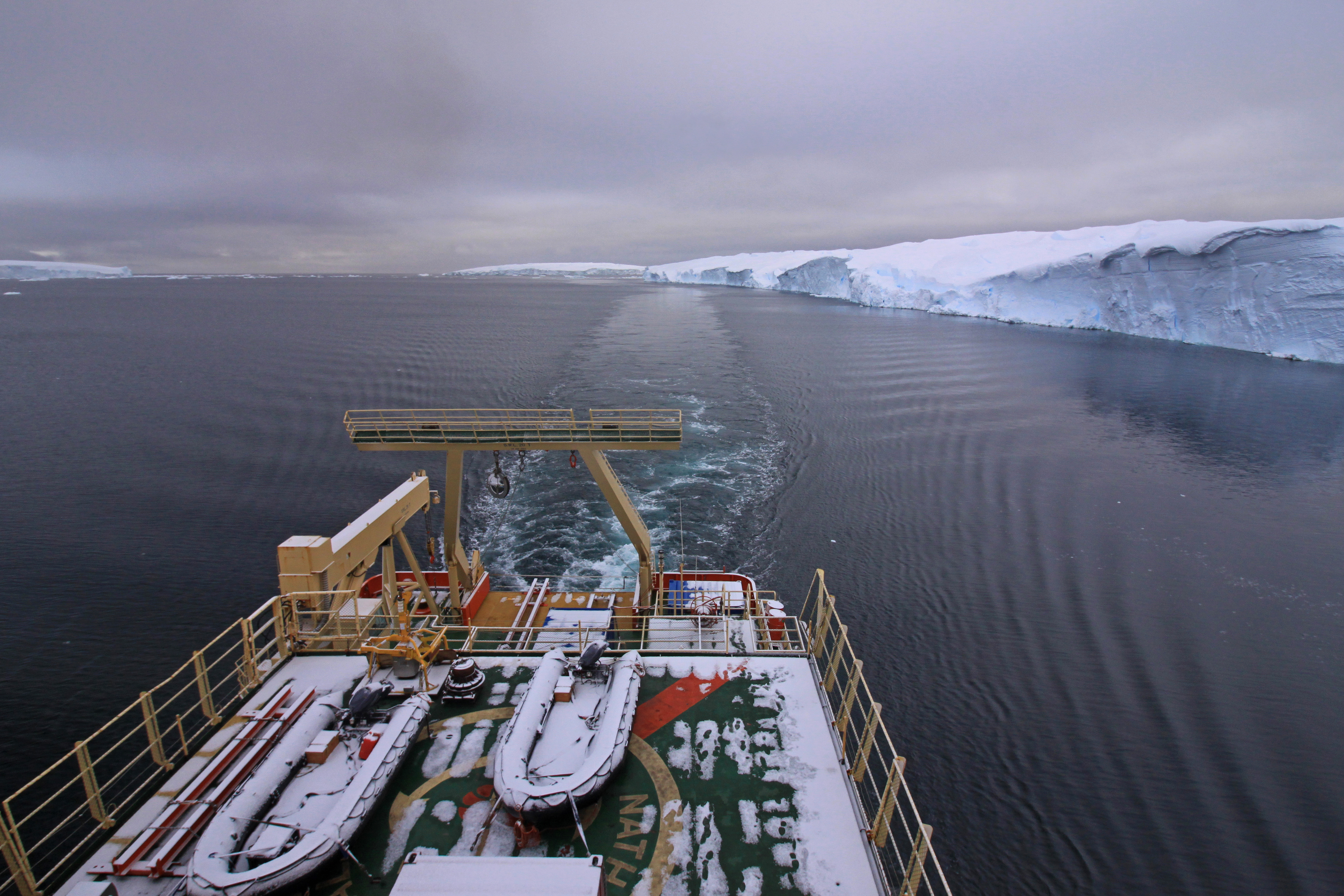 The Research Vessel/Icebreaker Nathaniel B. Palmer sails past the Thwaites Glacier floating ice shelf