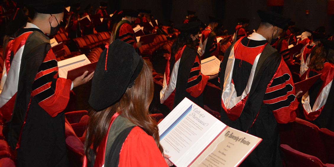 graduates take oath of pharmacist