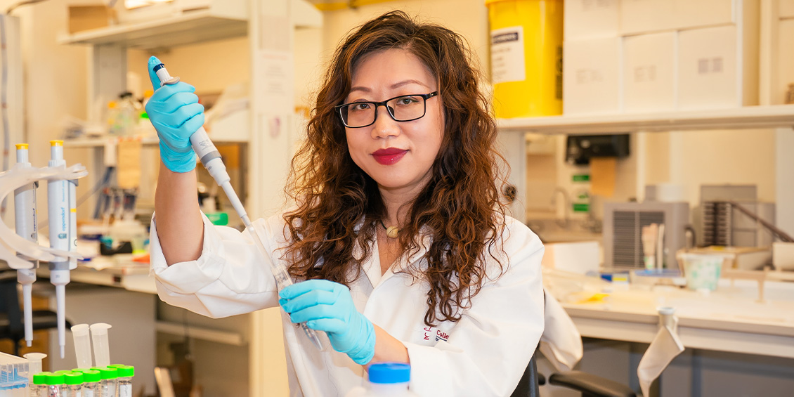 Wei Wang in laboratory