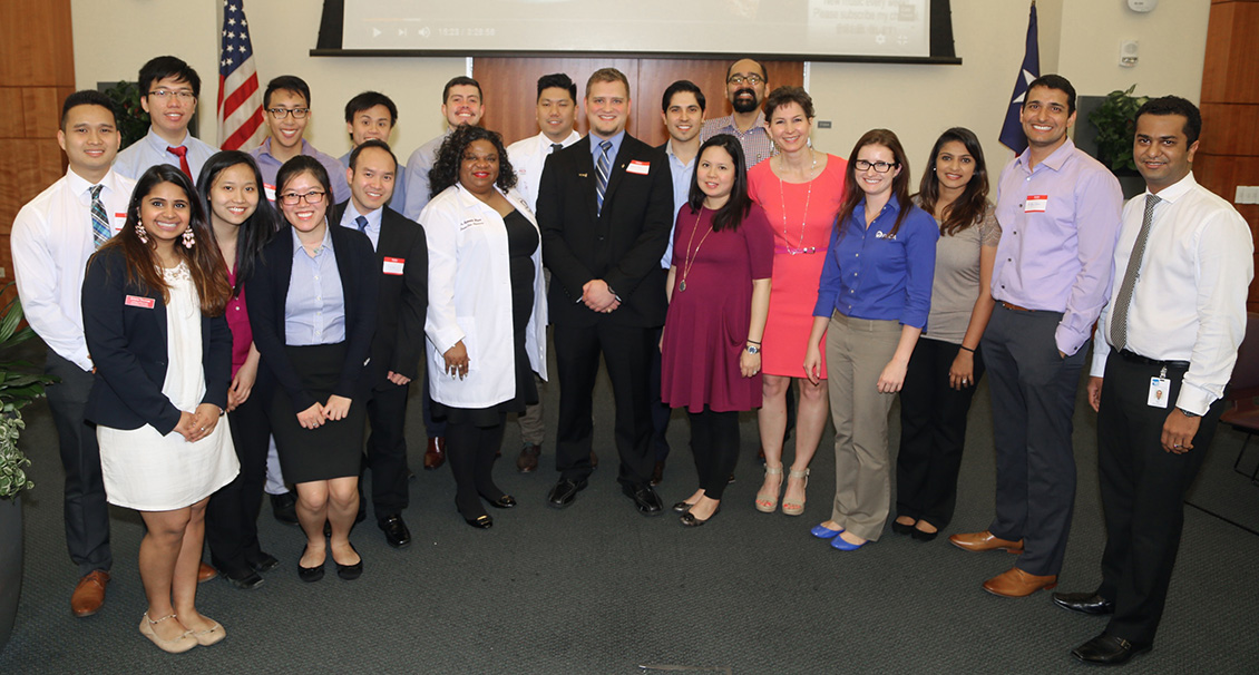 Group photo of NCPA student members and professional pharmacists.