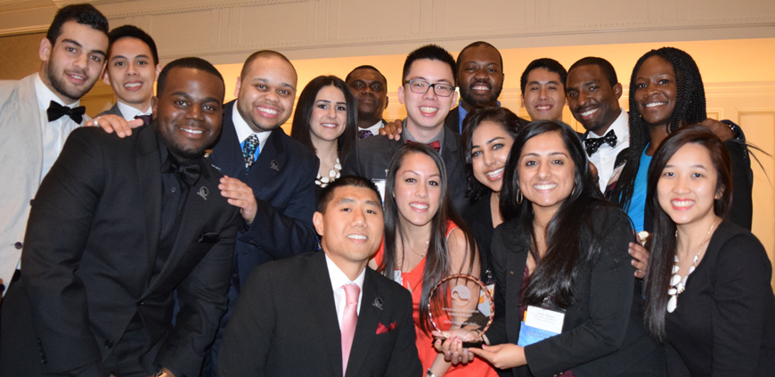 photo of snpha members with award