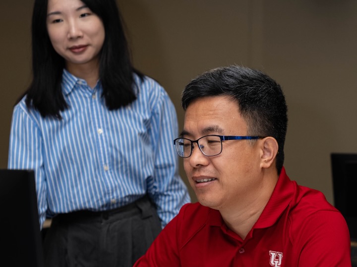 Meng Li at computer