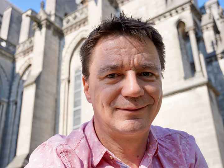  Lars Grabow sitting in front of a cathedral 